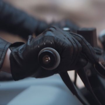 streetbike-mid3-tab Hand on street bike throttle